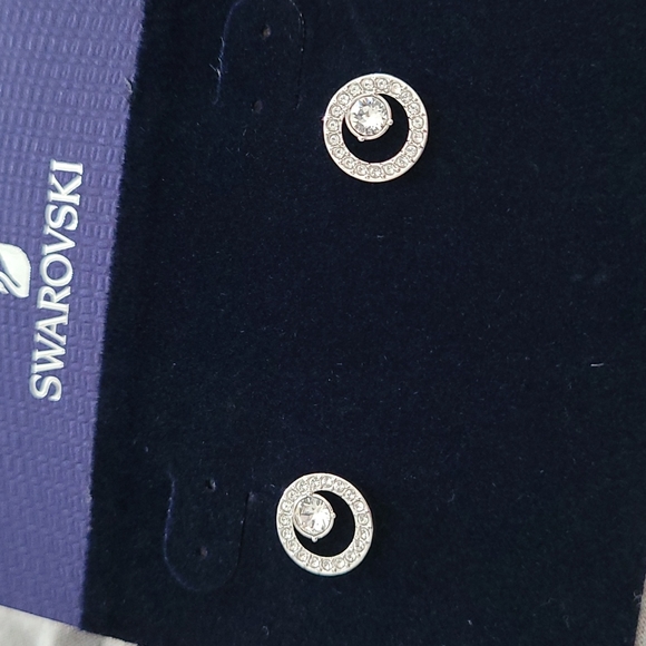 Swarovski Crystal Stud Earrings - Picture 8 of 9